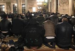 Mevlid Kandili'nde Eyüp Sultan Camii dolup taştı