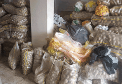 Bursa'da stokçu baskınından 80 ton patates çıktı