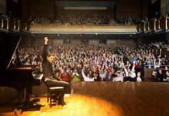 Rekortmen piyanist, Türkiye'deki ilk konserini İzmir'de verdi