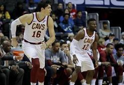 Cedi 23 dakika oynadı Cavs ilk kez seri yaptı