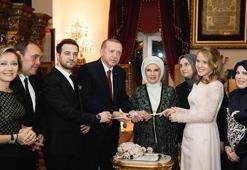 Demirören ve Kalyoncu ailelerinin mutlu günü! Yüzüklerini Cumhurbaşkanı Erdoğan taktı