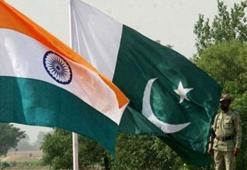 Pakistan ve Hindistanlı yetkililer açılışta buluştu