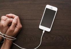 Telefon bağımlılığı bu hastalığın habercisi