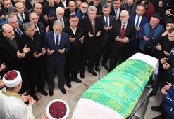 Köksal Toptan'ın annesi son yolculuğuna uğurlandı