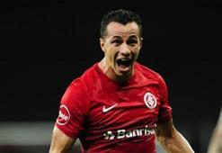 Brezilyalı golcü Mariano'dan bilgi alıyor!