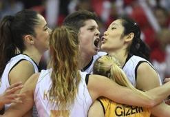 Vakıfbank, Dünya Kulüpler Şampiyonası'nda yarı finalde!