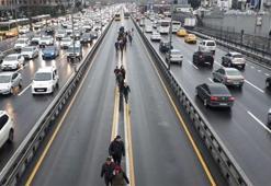 Metrobüs arızası uzun kuyruklara neden oldu