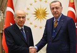 MHP iki ildeki adayını geri çekti