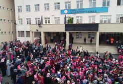 Türkiyenin en kalabalık ilkokulundaki öğrenci sayısı 66 ilçeden fazla