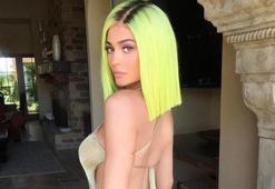 Kylie Jenner'in yılbaşı pozu beğeni rekoru kırdı!