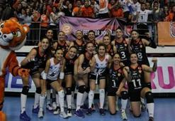 Eczacıbaşı, Vakıfbank'ı yenip liderliğe yükseldi