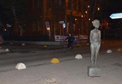 Kadıköy'de Avanak Avni heykeli çalındı