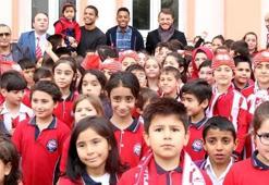 Sivasspor'da futbolcular, öğrencilerle buluştu