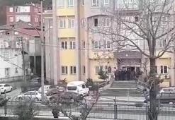 Adliyede polisin belinden silah alıp rastgele ateş etti