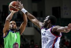 Anadolu Efes, deplasmanda farklı kazandı