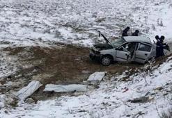 Kayganlaşan yolda otomobil şarampole yuvarlandı: 3 ölü