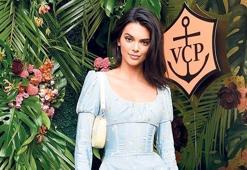 Kourtney Kardashian, Kendall Jenner'ın yatak odasına daldı