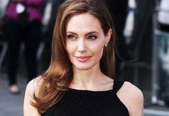 Angelina Jolie siyasete atılabilir