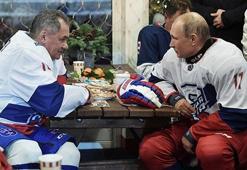 Putin ve Şoygu hokey maçı yaptı