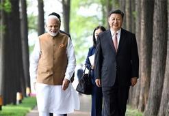 Hindistan Başbakanı Modi'nin ceketi moda oldu