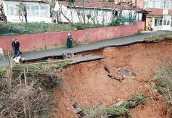 Sarıyer'de yol çöktü, mahalle sakinleri tedirgin