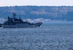 Rus askeri gemisi Çanakkale Boğazı'ndan geçti