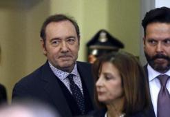 Kevin Spacey 'taciz suçlamasıyla' hakim karşısına çıktı