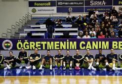 Fenerbahçe'den Ceren Damar Şenel pankartı