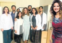 Şarkılarını hasta minikler için söyleyecek