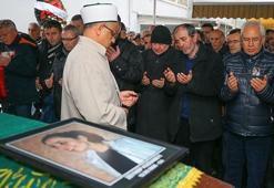 Zeynep, gözyaşlarıyla son yolculuğuna uğurlandı
