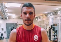 Podolski'den heyecanlandıran paylaşım! Galatasaray...