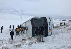 Sivas'ta yolcu otobüsü devrildi! Çok sayıda yaralı var
