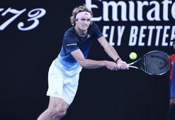 Zverev ve Halep dördüncü turda!