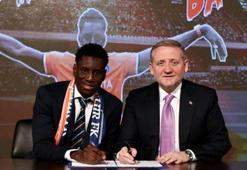 Demba Ba, imzayı attı!