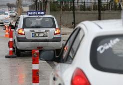 Sürücü adaylarını en çok "düz vites" ve "park etme" zorladı
