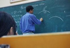 Sözleşmeli öğretmenler atandıkları yerde kaç sene kalmak zorundadır?