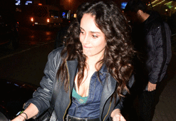 Doğum gününe dekolte damgası!