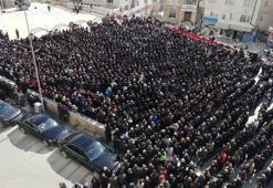 Eski Bakan Fikret Ünlü'yü son yolculuğuna 5 bin kişi uğurladı