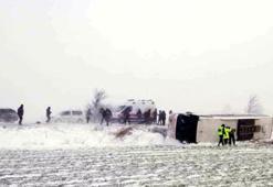 Trakya'da kar ve tipi nedeniyle otobüs devrildi: 4 yaralı