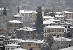 Safranbolu konakları beyaza büründü