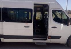 Servis minibüsünden düşen liseli kız, yaralandı