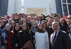 Binali Yıldırım gen&#231;lerle buluştu &#39;T&#252;rkiye&#39;nin en b&#252;y&#252;ğ&#252;n&#252; İstanbul&#39;a kuruyoruz&#39;