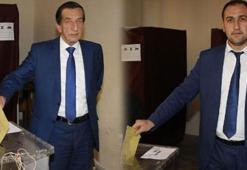 Rakip olan muhtar adayı baba ve oğlu, oylarını kullandı
