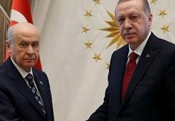 Cumhurbaşkanı Erdoğan, Türkeş'in ölüm yıldönümü dolayısıyla Bahçeli'yi aradı
