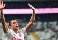 Beşiktaş'ta Adriano seferberliği!