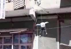 Balkondan düşen çocuğu vatandaşlar kurtardı