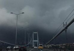 İstanbul'daki kara bulutlar köprüden fotoğraflandı
