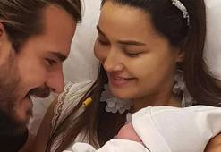 Hatipoğlu çifti bebeklerinin yüzünü gösterdi