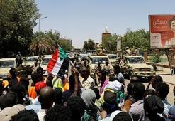 Sudan'da ordu göstericileri dağıtmaya başladı
