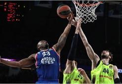 Anadolu Efes-Barcelona: 80-71